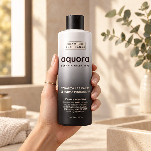 Shampoo Anti-Canas aquora® en la mano